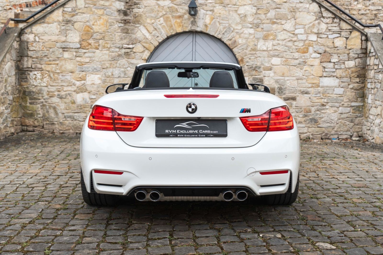 Fahrzeugabbildung BMW M4 Kabrio HUD LED KAM TOTW H&K DKG PDC CARBON