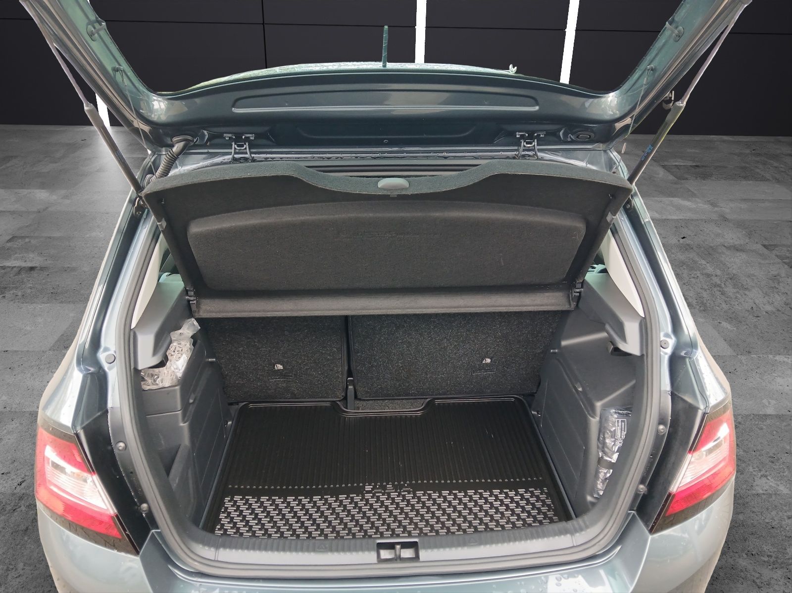 Fahrzeugabbildung SKODA Fabia TSI Drive-125 Climatronic GRA PDC SH LM