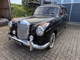 Mercedes-Benz 220 S  *6 cylinder - Mercedes-Benz 220 mit Benzin-Antrieb: C