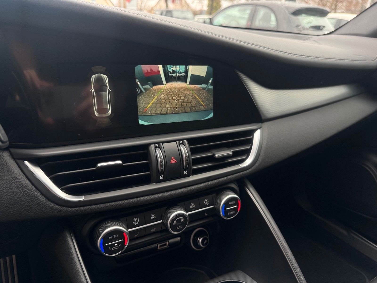 Fahrzeugabbildung Alfa Romeo Giulia 2.0 Veloce AT8-Q4 MEMORY LEDER NAVI KAMER