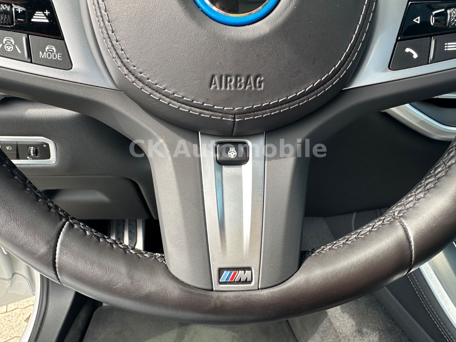 Fahrzeugabbildung BMW X5 xDrive45e M-Sport/Laser/Pano/Head-Up/360°/AHK