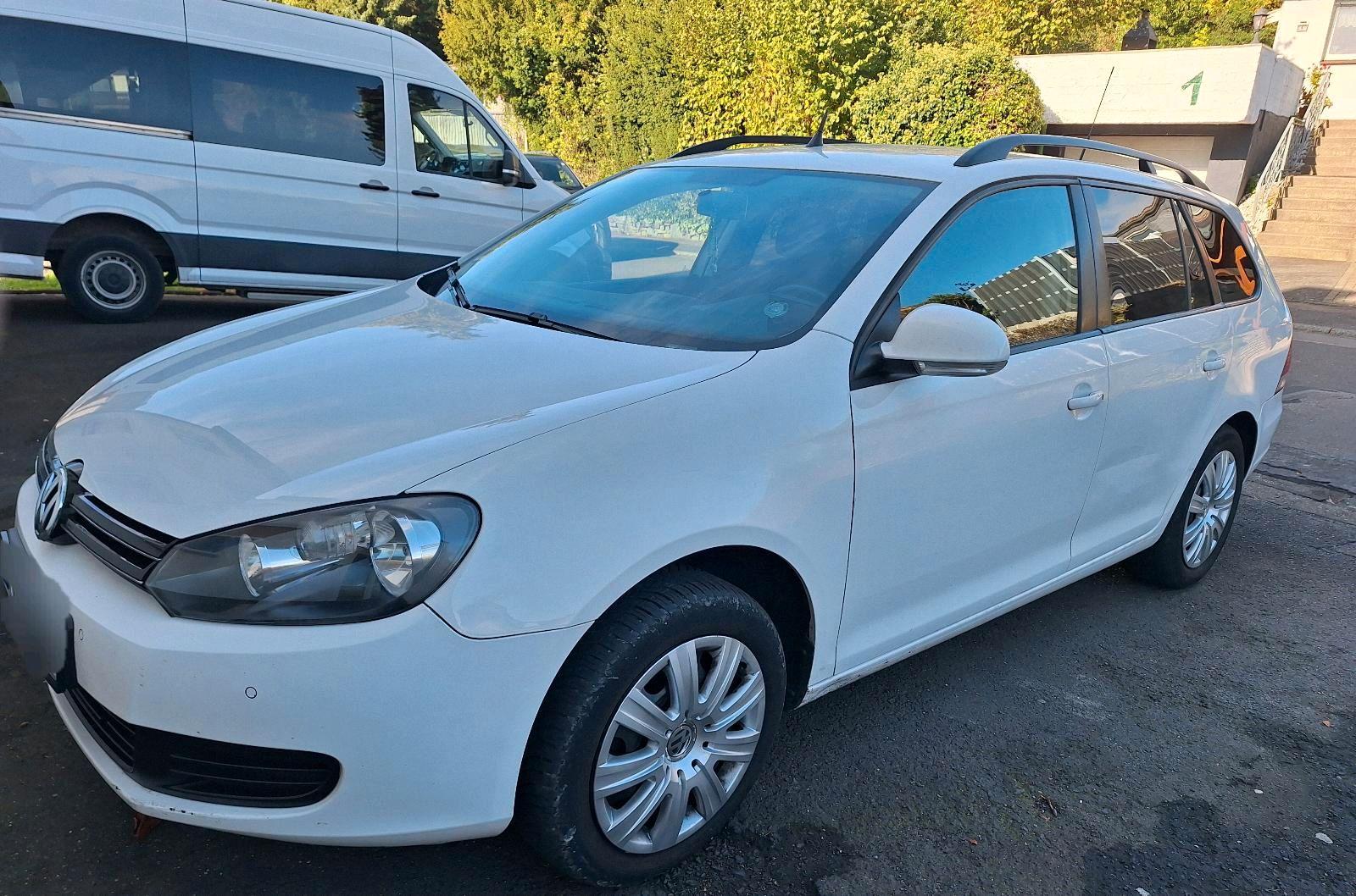 Volkswagen Golf 2012 — interior