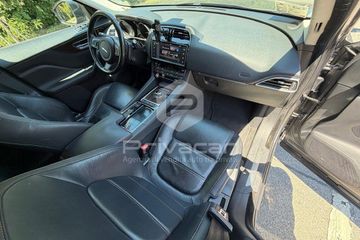 Jaguar F-Pace - 11