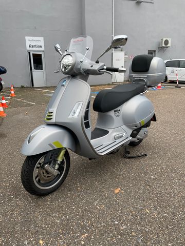 Vespa GTS 125 Super Tech *Scheibe*Träger*Top Case*