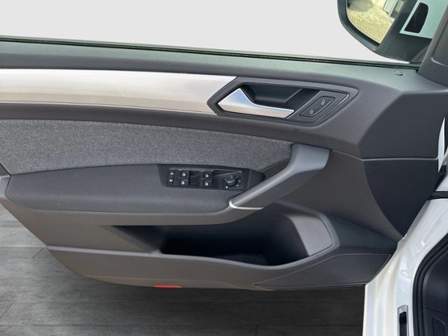 Touran MOVE 2.0 TDI DSG PANO NAVI APP-CON ACC DA