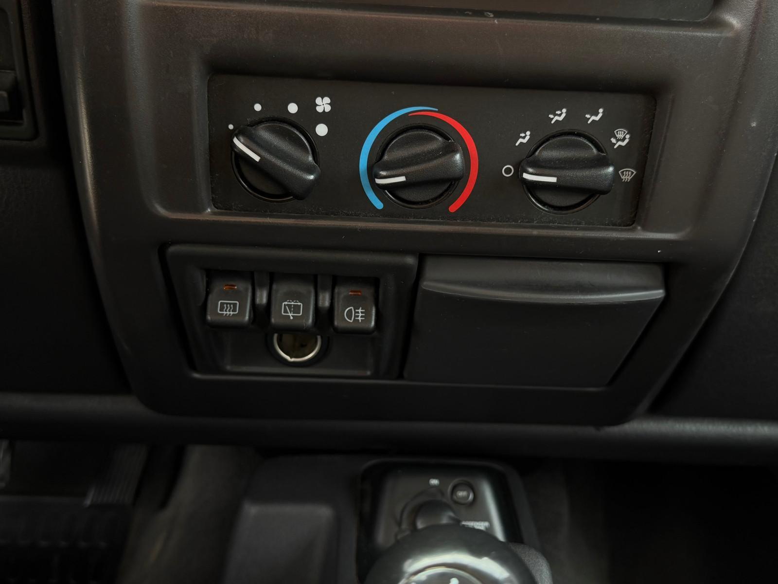 JEEP WRANGLER 4.0 SAHARA SPORT 177CH - 4X4 - CONTRÔLE TECHNIQUE NEUF - BVM