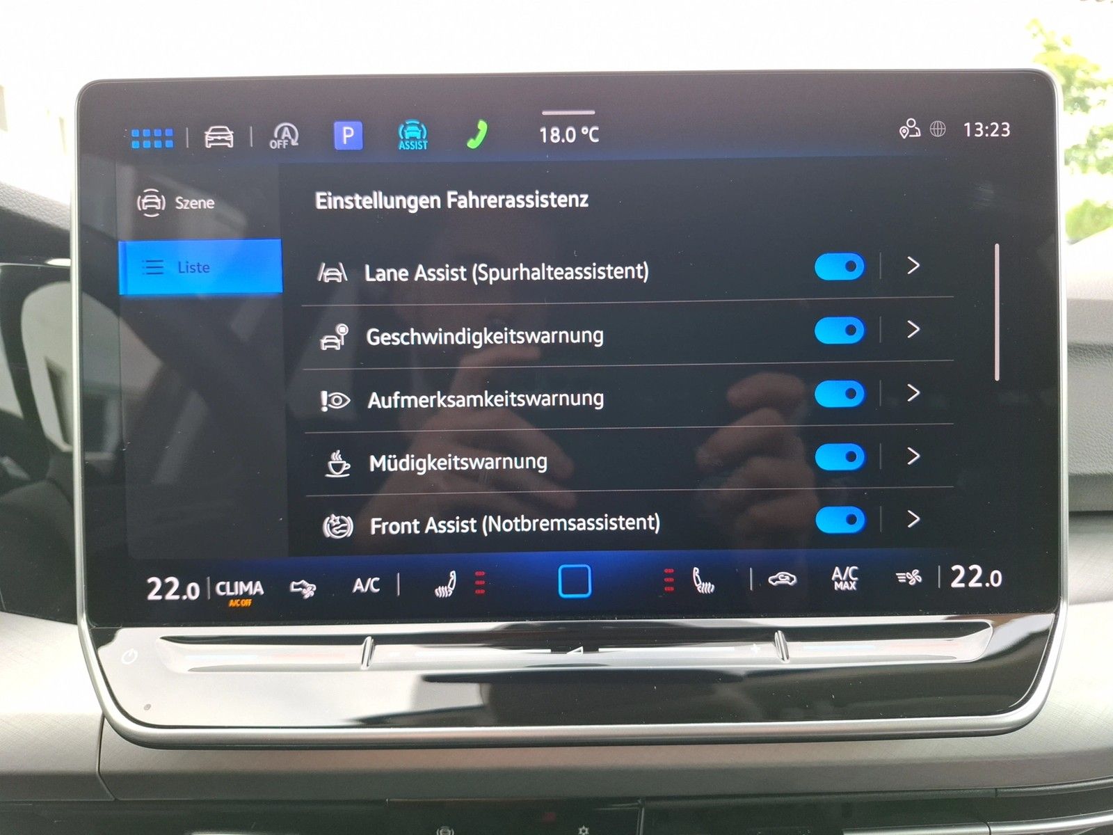 Fahrzeugabbildung Volkswagen Golf VIII Variant TSI  LED AHK ACC PDC AID SH LM