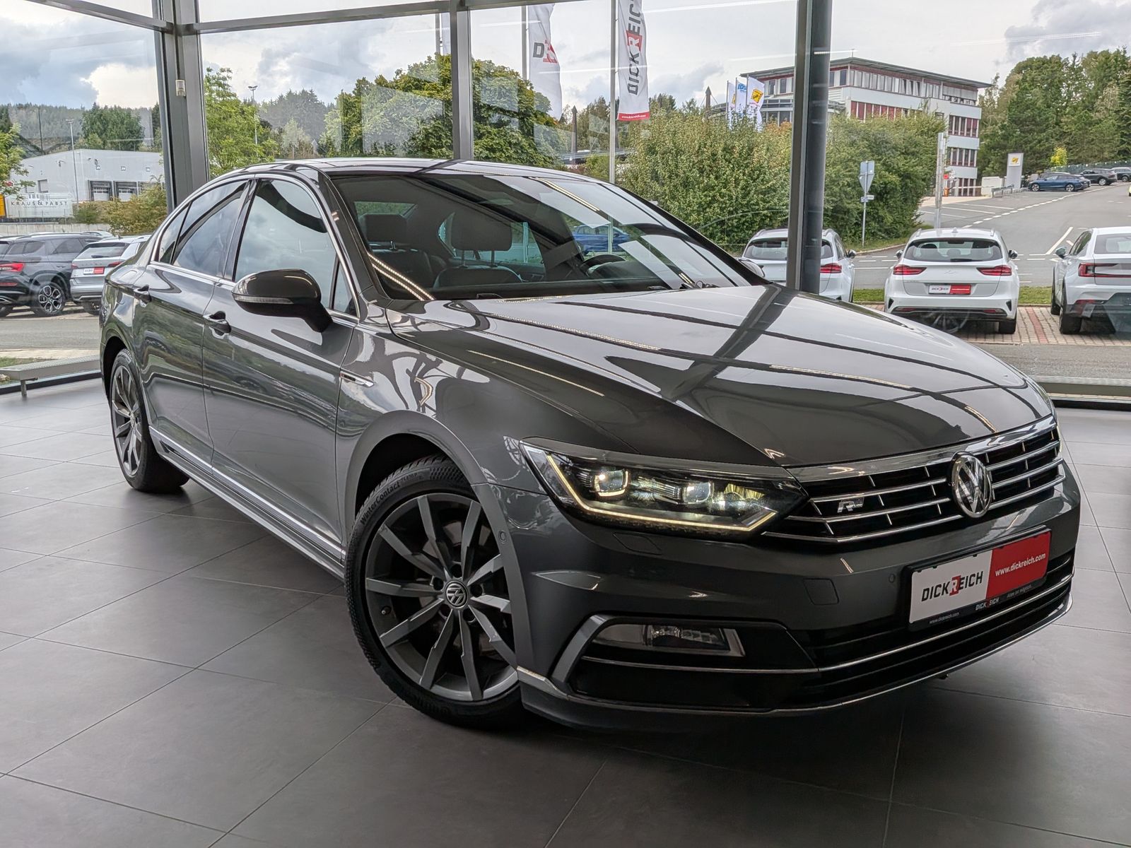 Fahrzeugabbildung Volkswagen Passat 2.0 TDI Lim. High/R-Line 4Motion ACC Pano