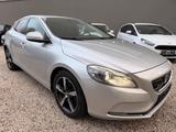 Volvo V40 Momentum/AUT./SHZ/PDC/XENON/ZR-SERVICE NEU* - Volvo V40 mit Diesel-Antrieb: Limousine