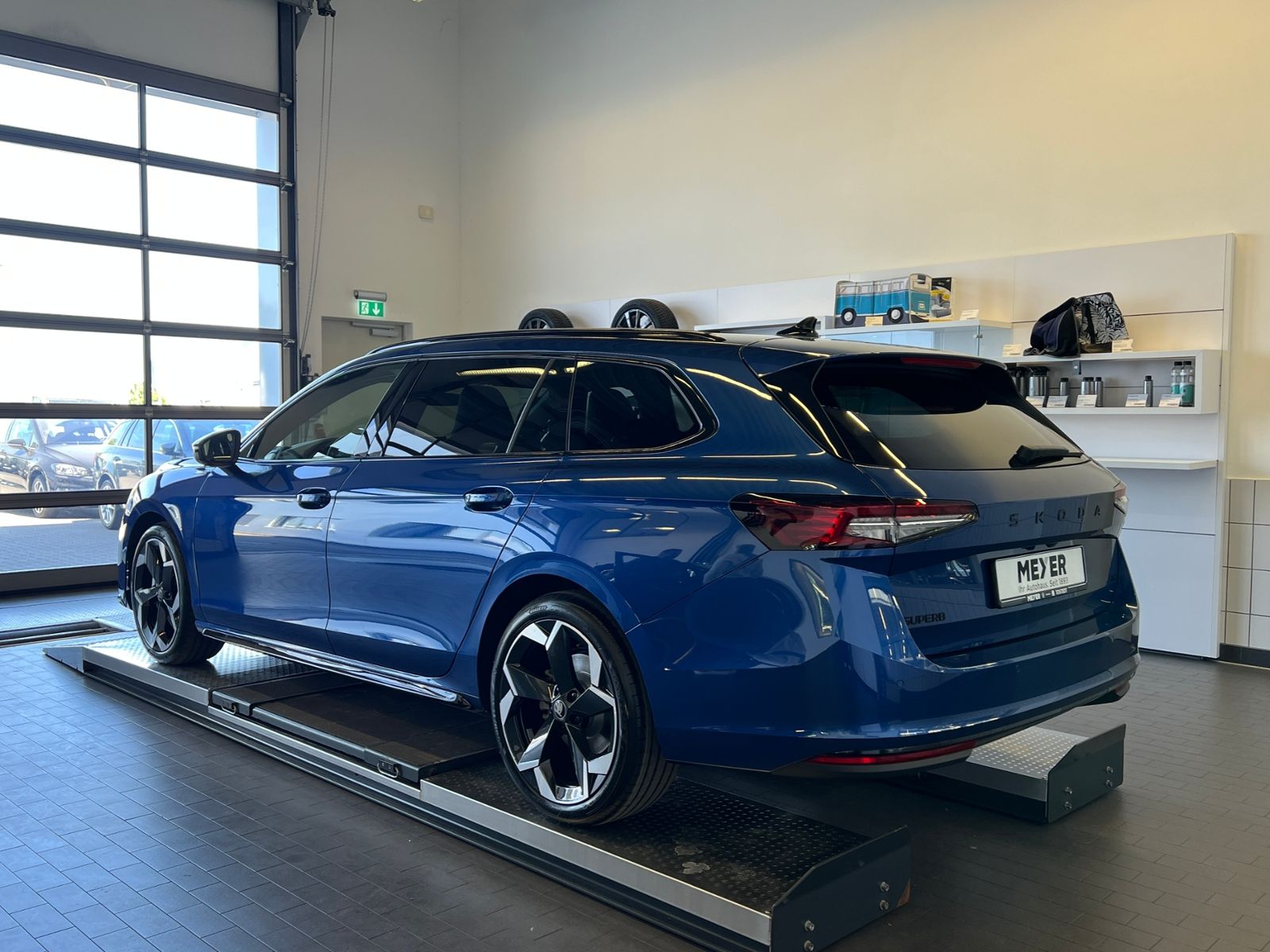 Fahrzeugabbildung SKODA Superb Combi Sportline 2.0 TDI DSG 4x4 *AHK, LED