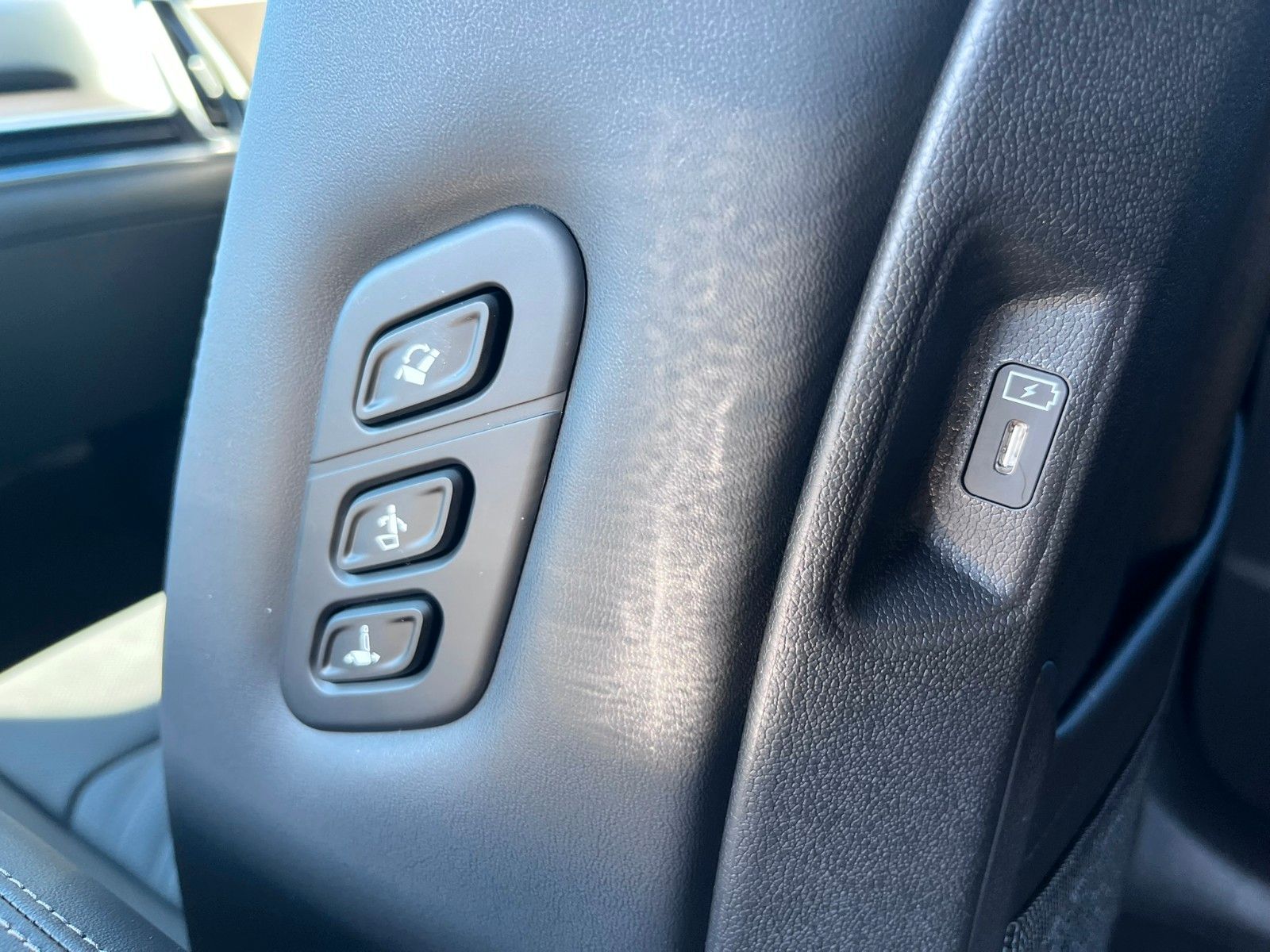 Fahrzeugabbildung Kia Sorento Platinum 4WD 7-Sitzer Pano Leder uvm.