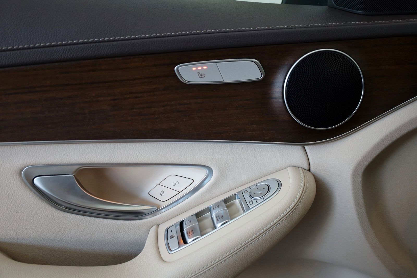 Fahrzeugabbildung Mercedes-Benz C 220d T T.Leder,Navi,LED, Panorama, CarPlay,+WR