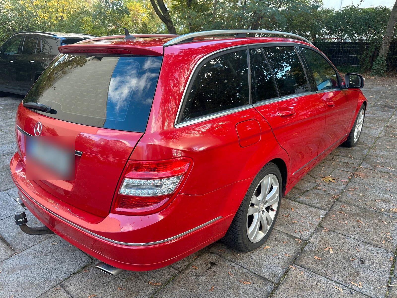 Mercedes-Benz C230 2007 — салон