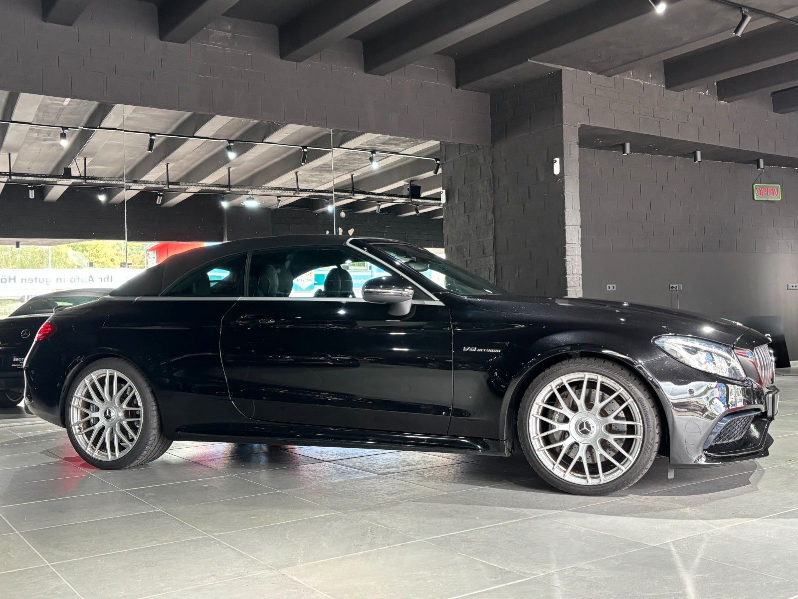 Fahrzeugabbildung Mercedes-Benz C 63 AMG Cabrio*Burmester*Ambiente*HUD*S-Auspuff