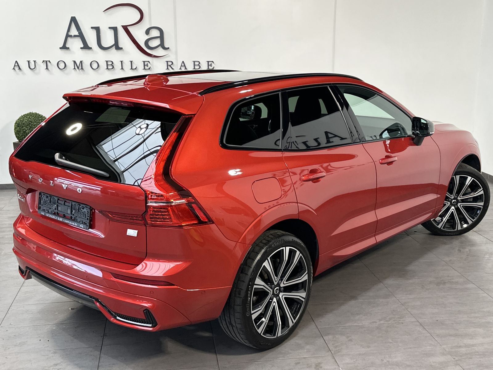 Fahrzeugabbildung Volvo XC60 T6 AWD R-Design NAV+LED+AHK+360°+H&K+PANO