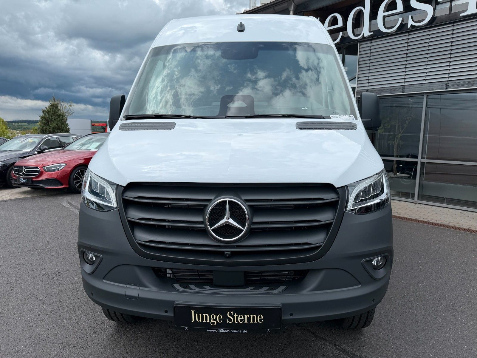 Fahrzeugabbildung Mercedes-Benz Sprinter 319 CDI 4x4 3665 DISTRONIC AHK LED