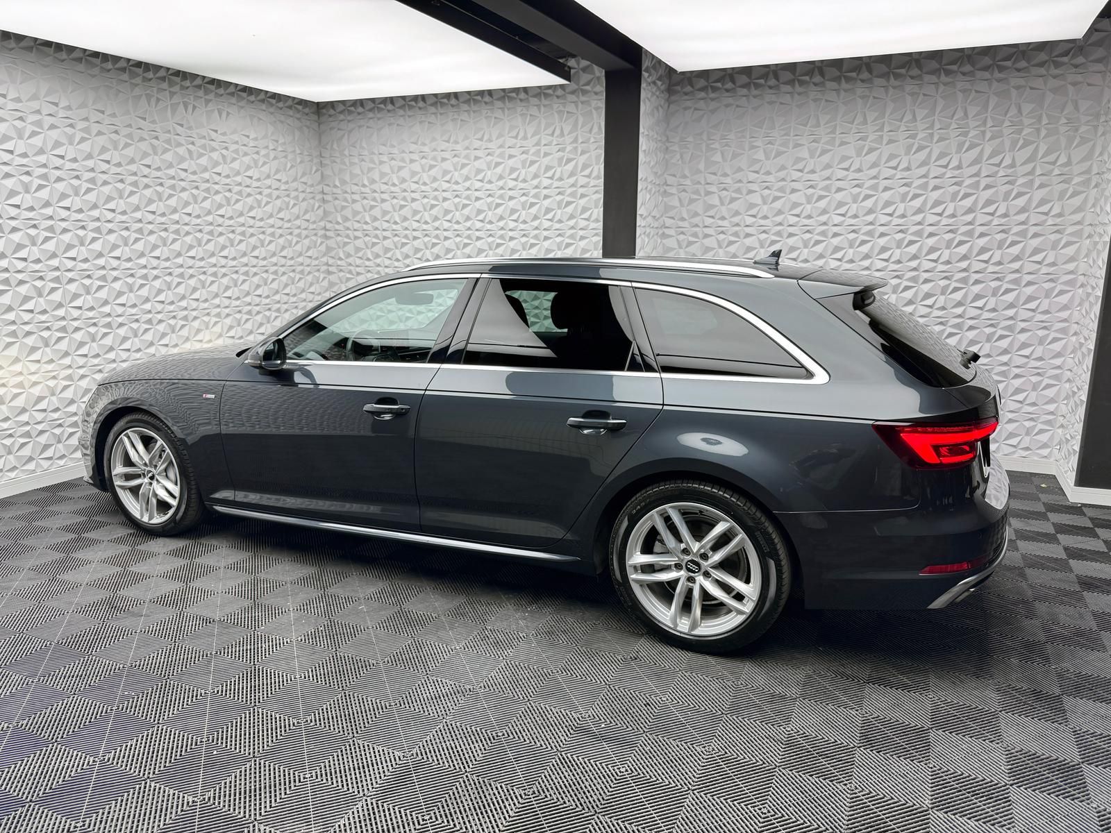 Fahrzeugabbildung Audi A4*40 TDI*S-LINE*PANO*MTRX*ACC*KEY*VIRTUAL*RCAM