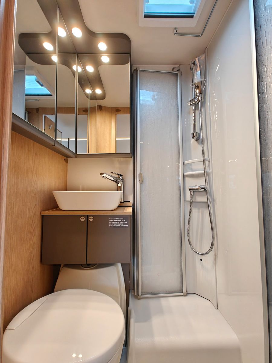 Fahrzeugabbildung LMC Tourer T 660 G -  663 70 Jahre, 140PS -