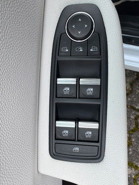 Fahrzeugabbildung Renault Clio E-TECH 140 Intens Navi+360Kamera+Lane