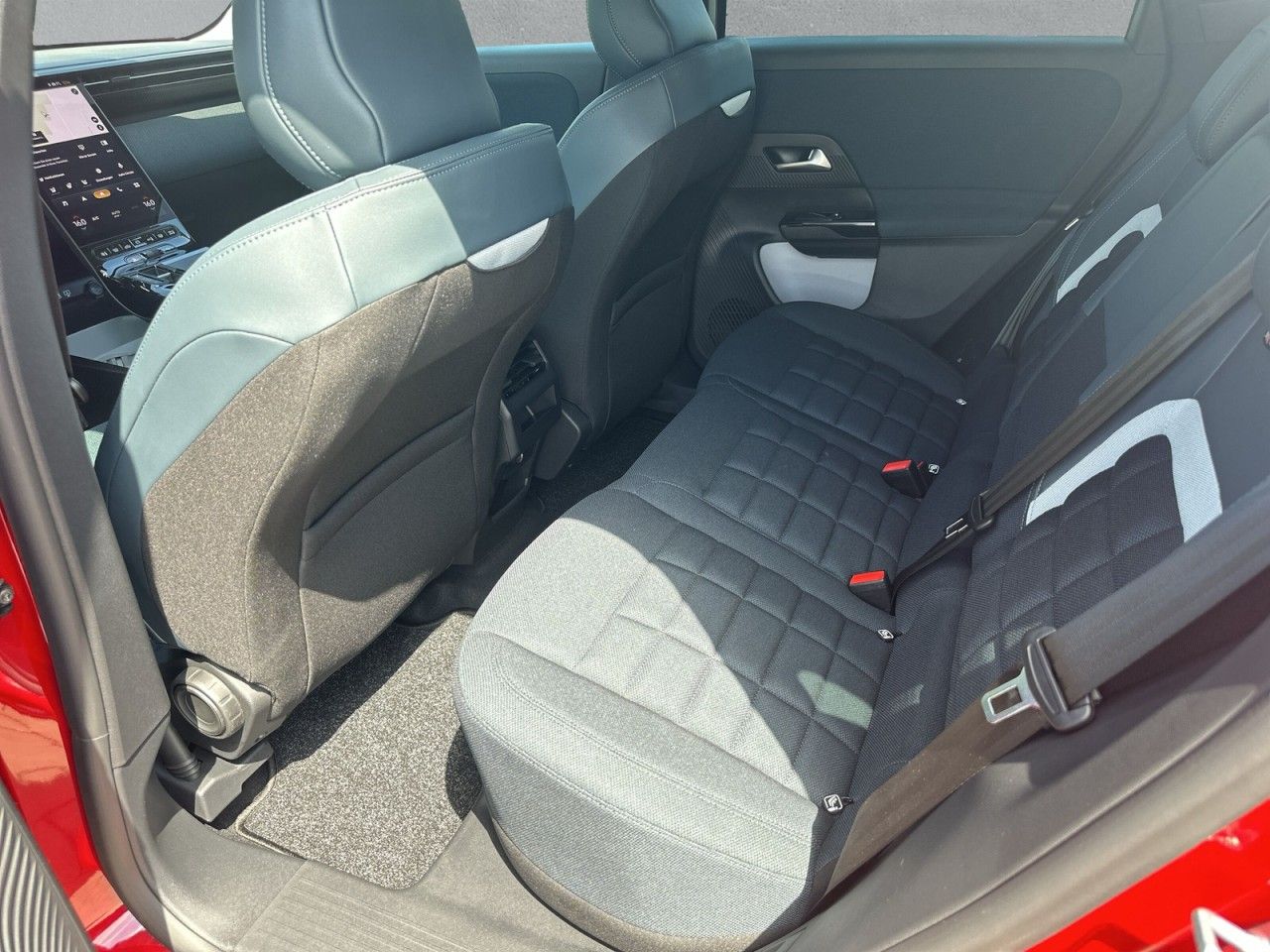 Fahrzeugabbildung Citroën C5 Aircross 145 Hybrid PLUS - mit KI generiert/bearbeitet