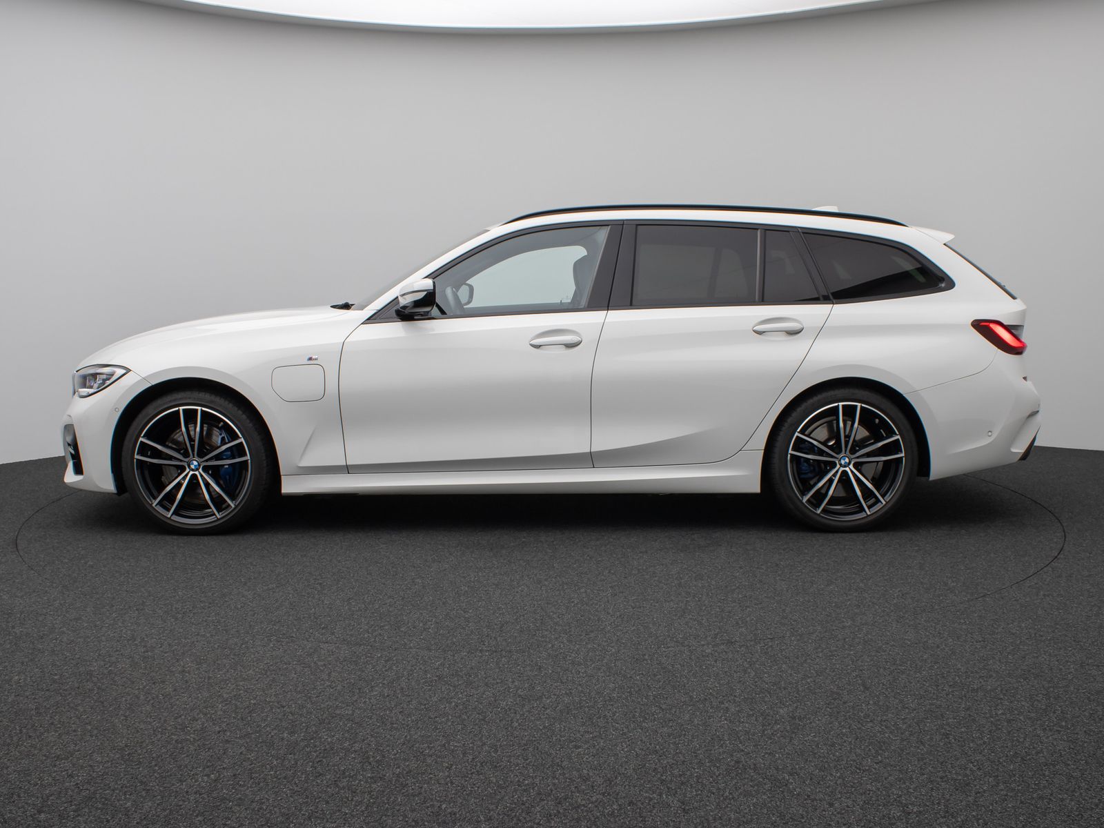 Fahrzeugabbildung BMW 330e M Sport Kamera Laser HUD DAB HiFi Komfort