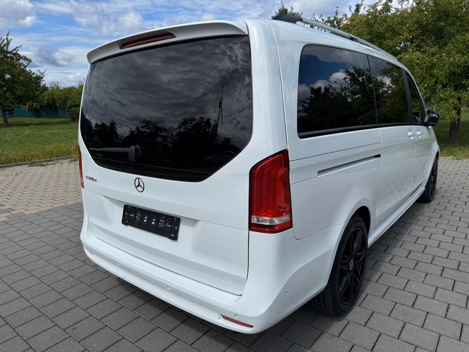 Mercedes-Benz V 300 AMG PANO*NAVI*LEDER*7SITZE*KAM*EL-TÜRE*AHK — 9
