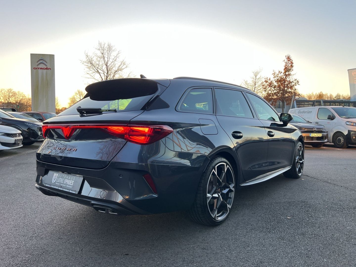 Fahrzeugabbildung CUPRA Leon Sportstourer 1.5 eTSI AD El. Panodach SHZ