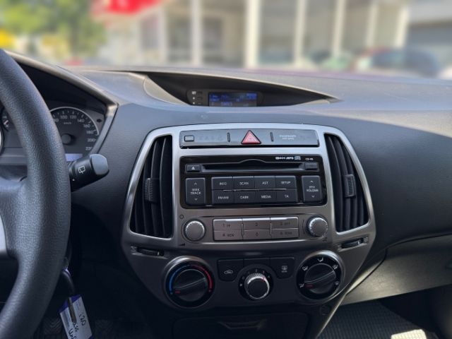 Fahrzeugabbildung Hyundai i20 FIFA World Cup Edition 1.2 +RADIO+CD+SERVOLE