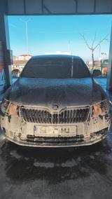 Skoda Superb 1.4 TSI Green tec Exclusive Exclusive - Skoda Superb Exclusive mit Benzin-Antrieb