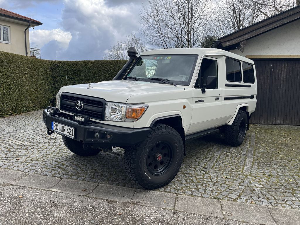 Image of Toyota Land Cruiser