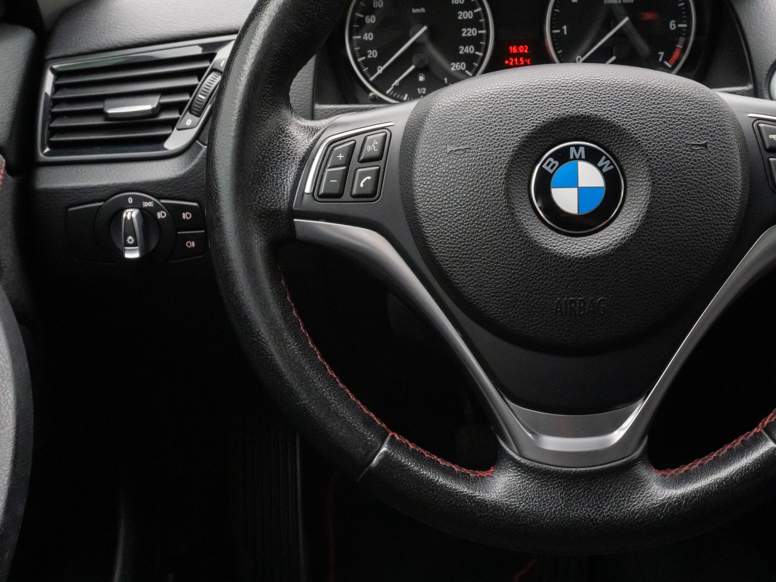 Fahrzeugabbildung BMW X1 sD18i Sport Line Xenon PDC NaviBusiness 18"