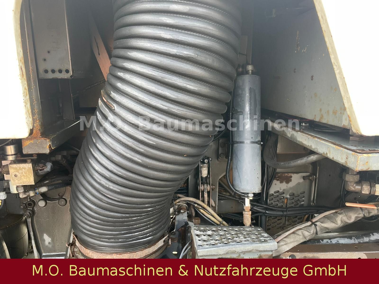 Fahrzeugabbildung Mercedes-Benz 1824 L / Kehrmaschine Schörling TA2 / 4x2 / AC