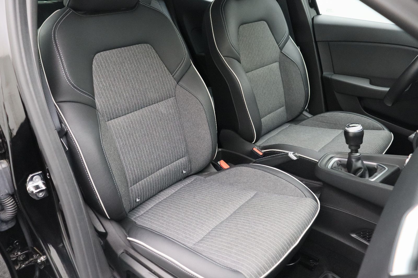 Fahrzeugabbildung Renault Clio V 1.0 Intens