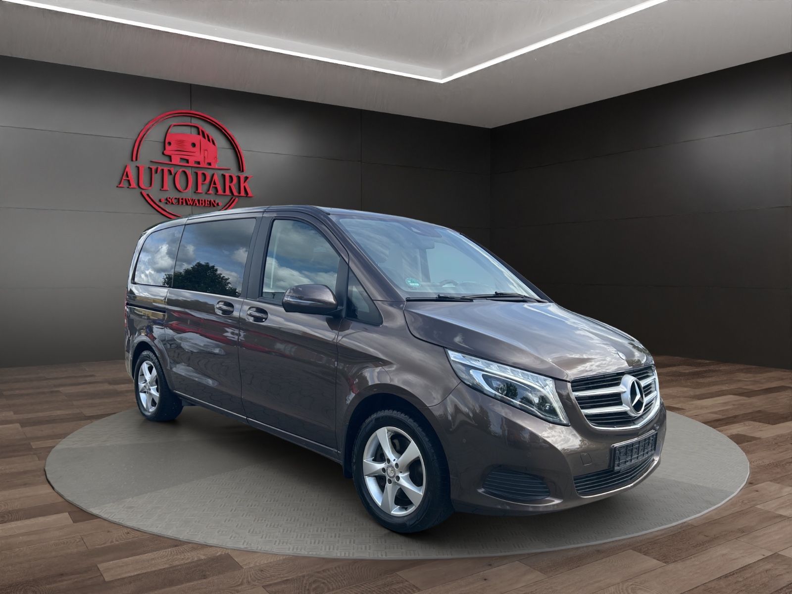 Mercedes V 220 - 1