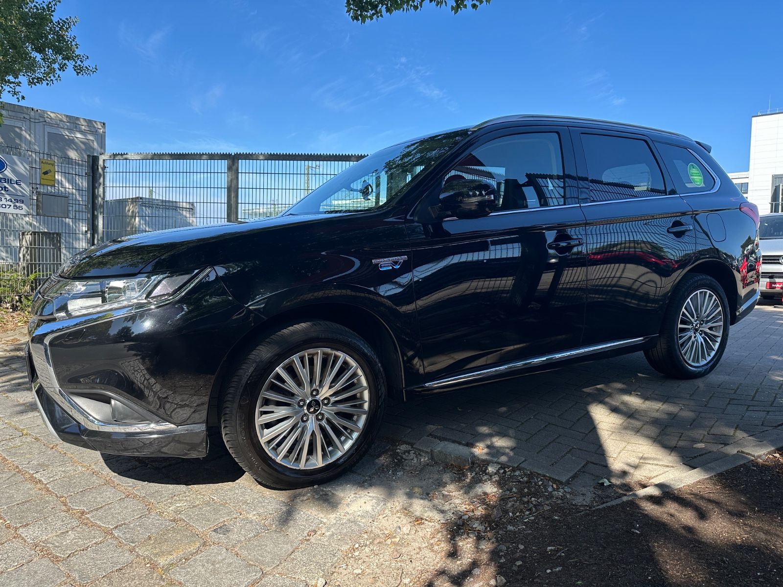 Fahrzeugabbildung Mitsubishi Outlander PHEV4WD*LED*TEMPO*CAM*PDC*SHZ