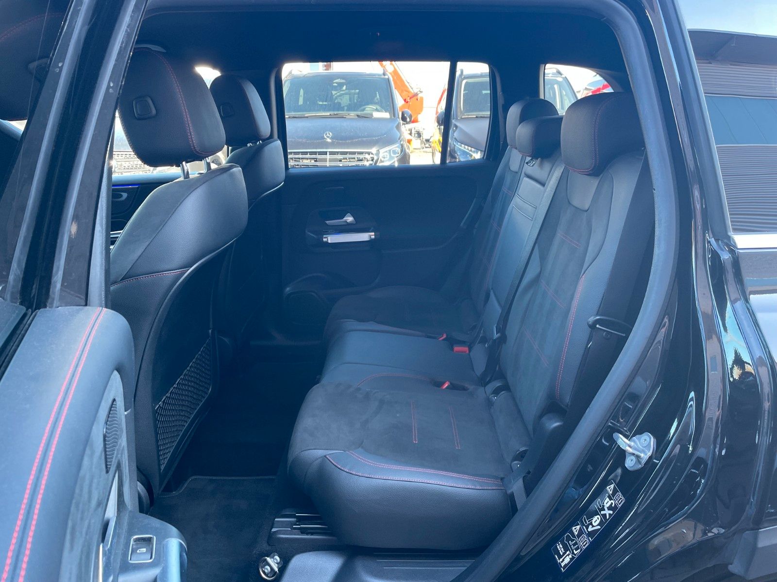 Fahrzeugabbildung Mercedes-Benz GLB 200 AMG 7-Sitzer +Ambiente+R-Kamera+Carplay