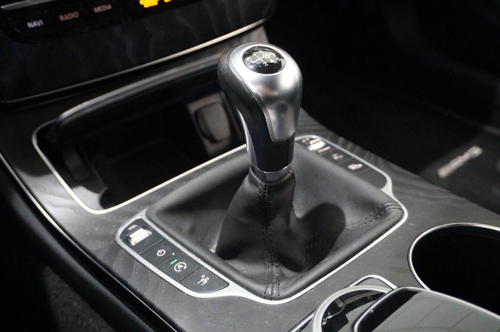 Fahrzeugabbildung Mercedes-Benz C 180 COUPE AMG LINE NAVI/LED/KAMERA/SPORT/SHZ