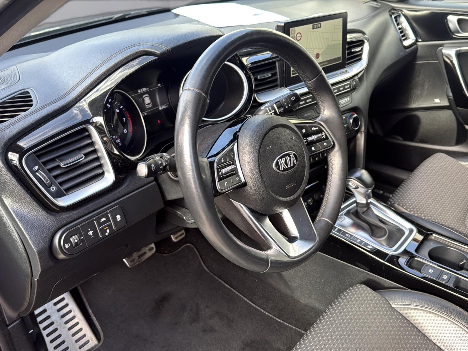 Fahrzeugabbildung Kia cee'd / Ceed 1.4 TGDi/ unfallfrei/AHK