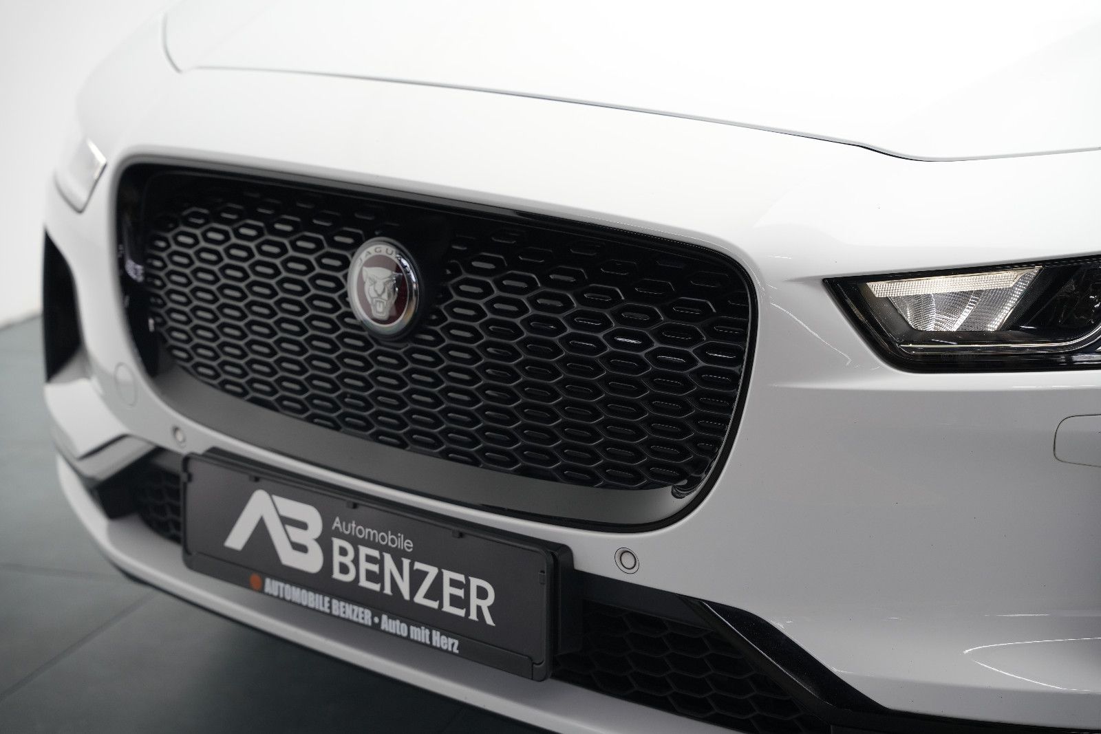 Fahrzeugabbildung Jaguar I-PACE 400 AWD/Black-Pack/CarPlay/MERIDIAN/89,6%
