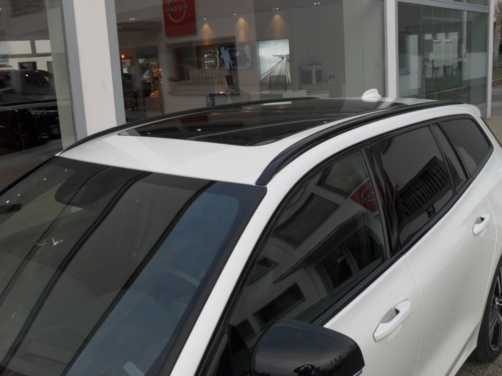 Fahrzeugabbildung Volvo V60 T8 R Design | AWD