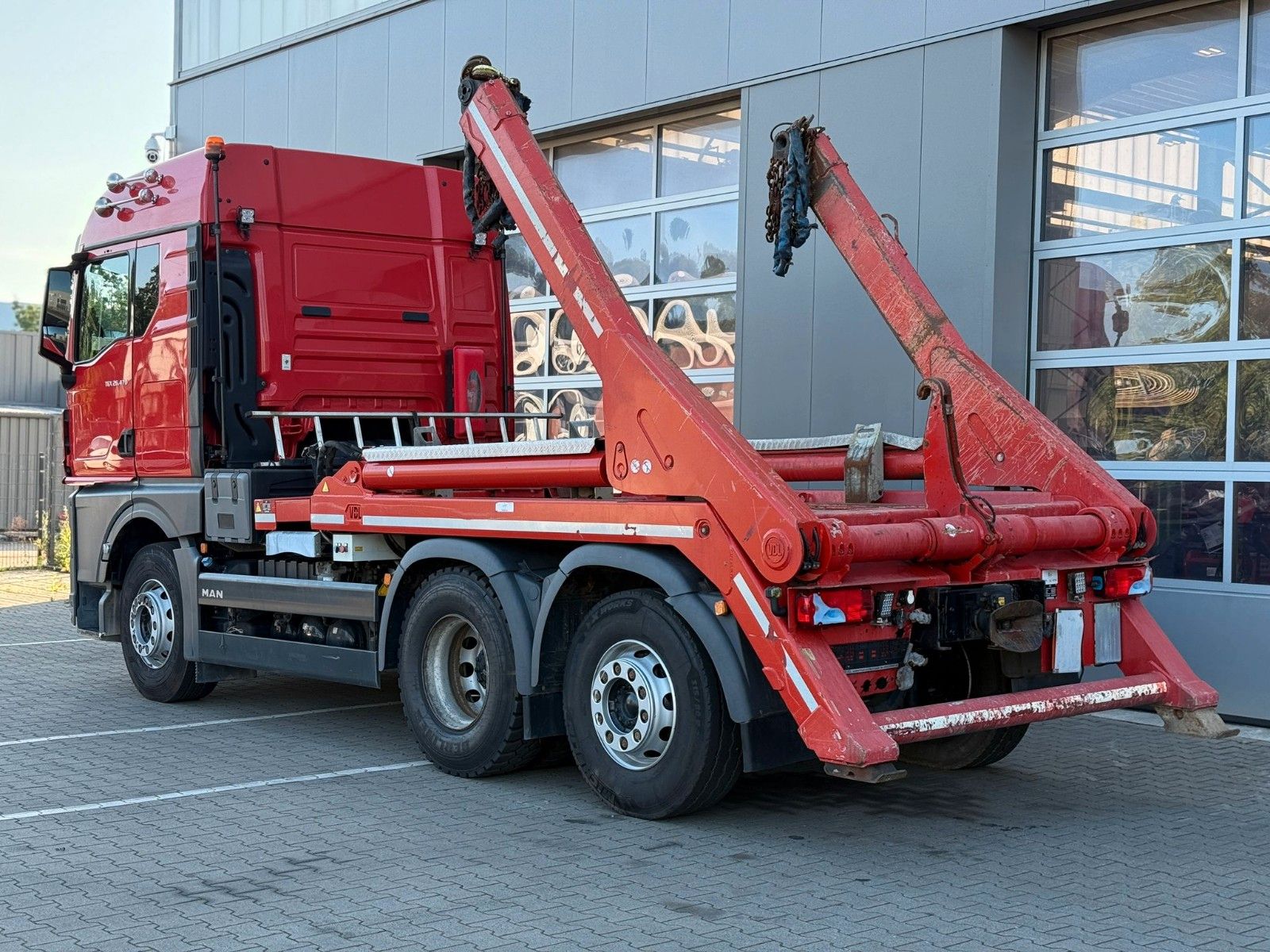 Fahrzeugabbildung MAN TGX 26.470 6x2-4 BL VDL P-18 Absetzkipper Funk.