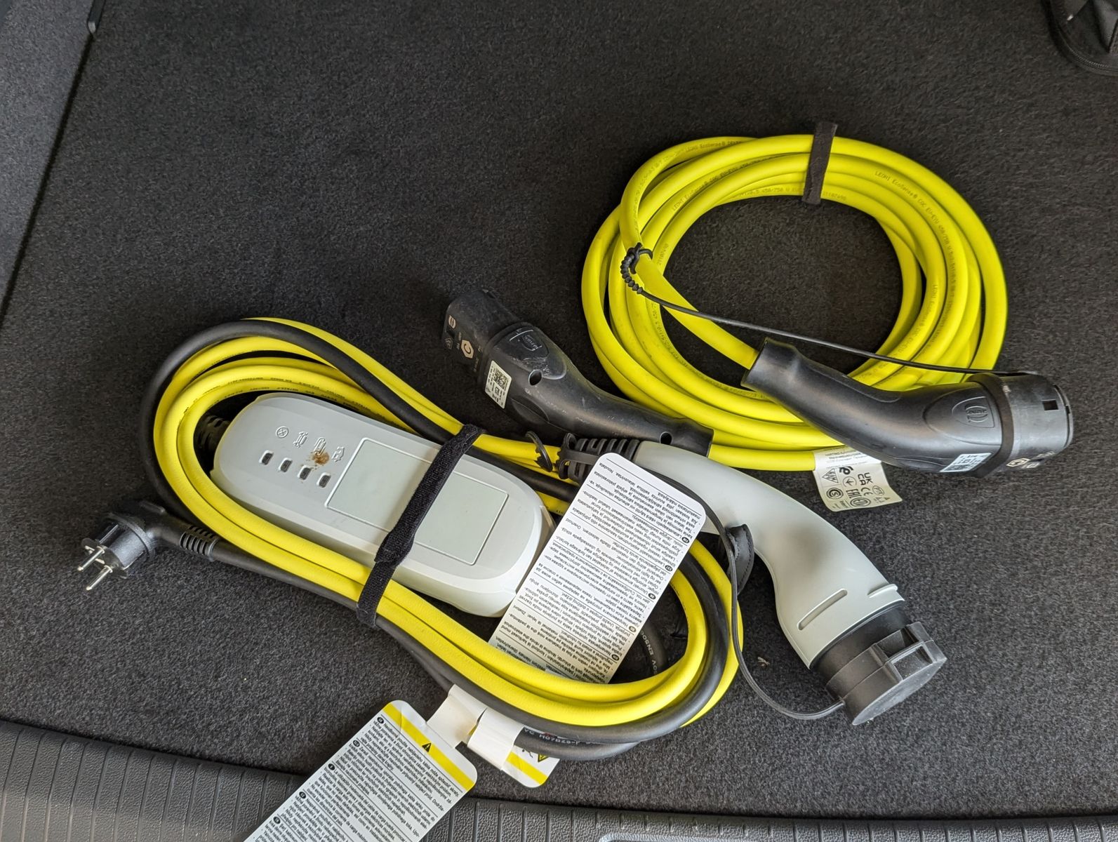 VW Tiguan R-Line eHybrid Matrix Kamera DCC ACC 20" - Image 17