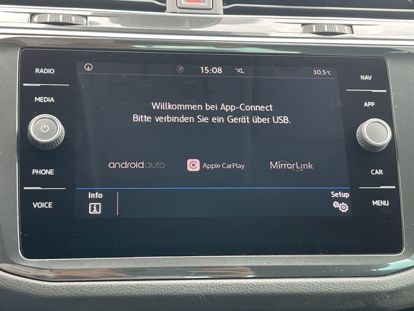 Tiguan 2.0TDI Sound AHK/Navi/App-Connect/ACC/PDC