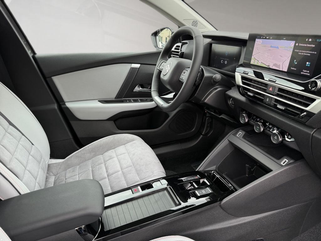 Fahrzeugabbildung Citroën C4 Hybrid 145 MAX