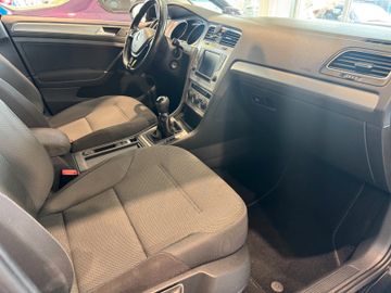Volkswagen Golf - 6
