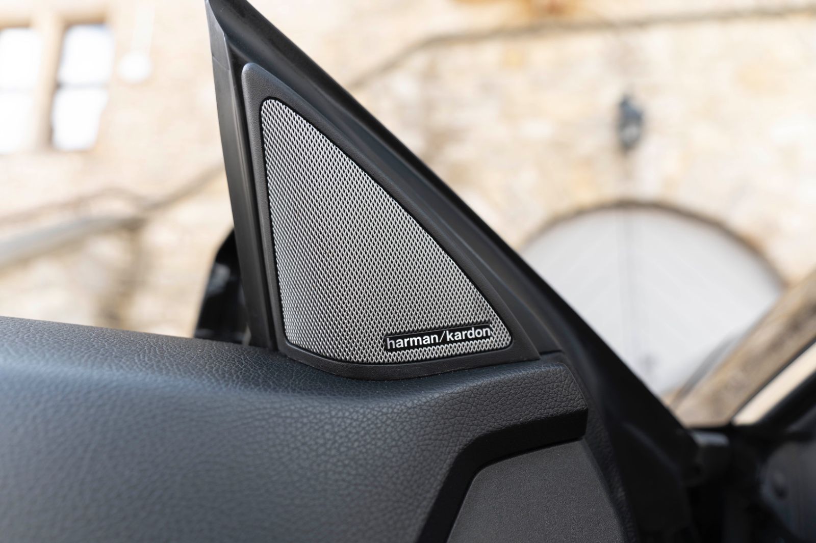 Fahrzeugabbildung Mercedes-Benz E 550 Cabriolet AMG-LINE ACC H&K LED KAM TOTW