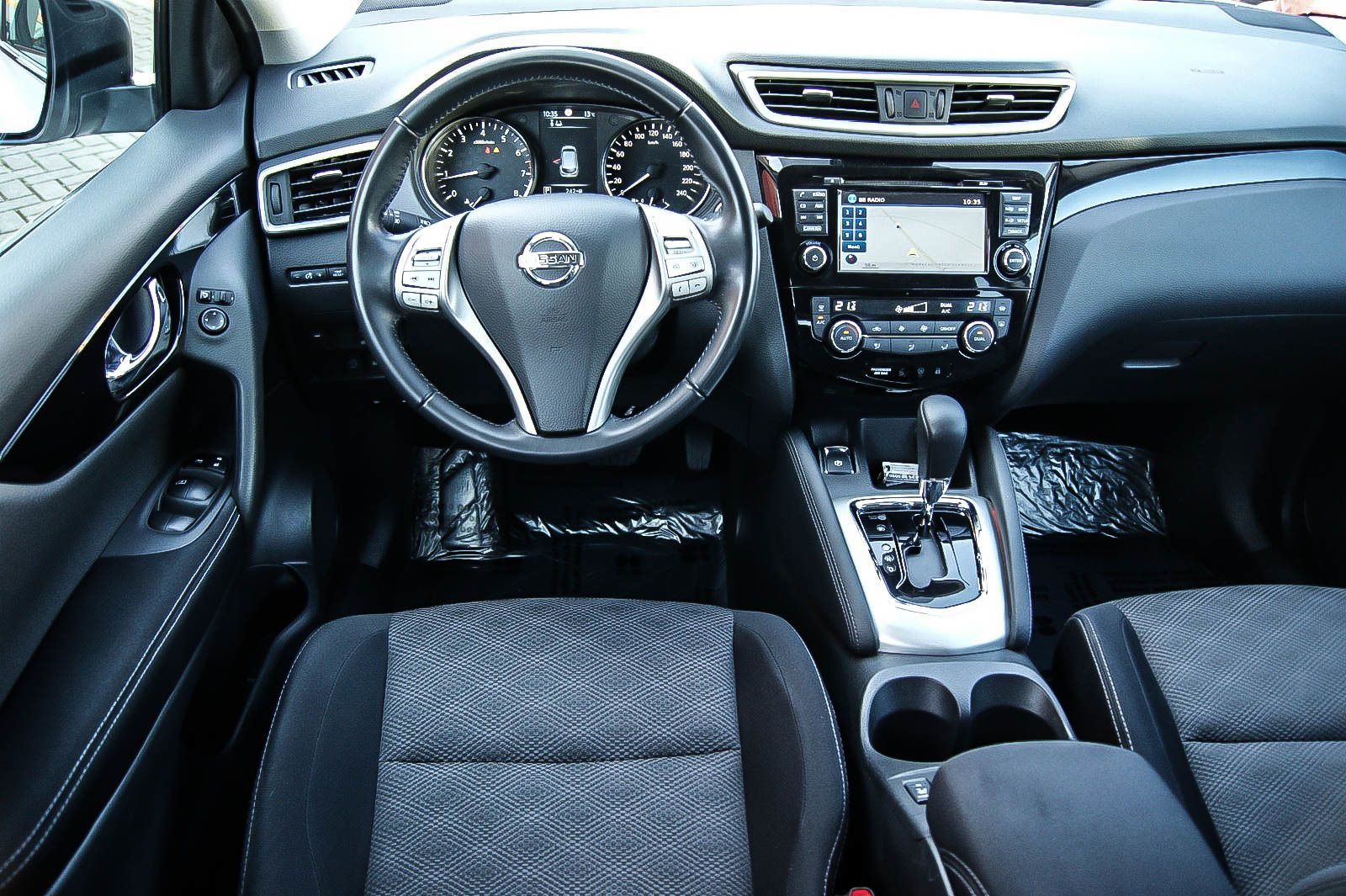 Fahrzeugabbildung Nissan Qashqai DIG-T 12 N-Connecta KAMERA RENTNERBESITZ