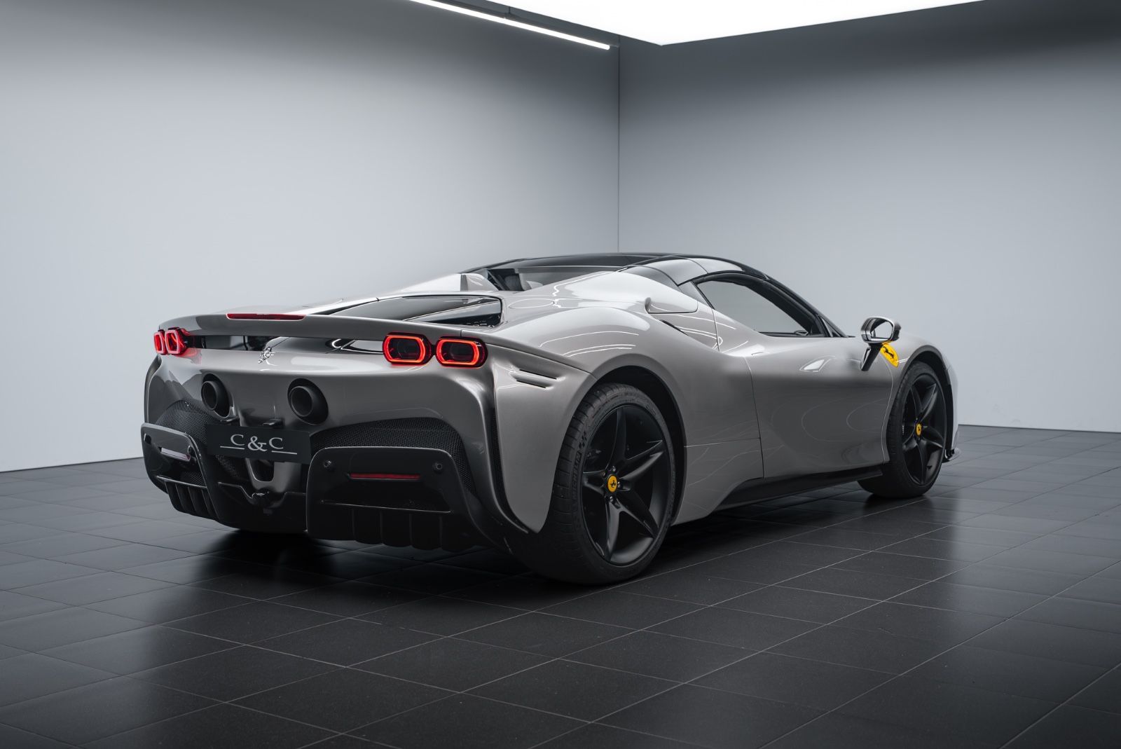 Fahrzeugabbildung Ferrari SF90 Spider FULL CARBON/LIFT/PAINTED SHIELDS