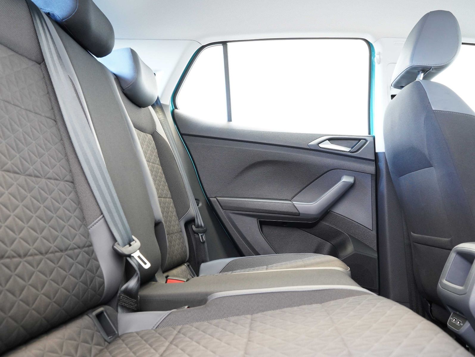 Fahrzeugabbildung Volkswagen T-Cross 1.5 TSI DSG Style R-LINE-EXTERIEUR