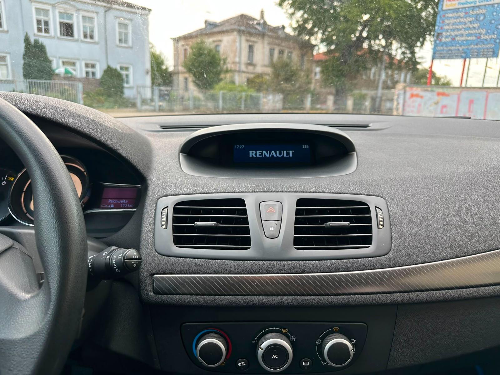 Renault Megane 2013 — photo 11